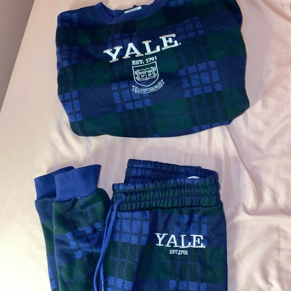 yale lounge set